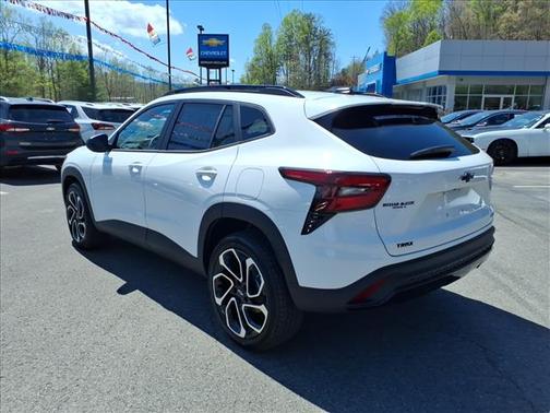 Summit White 2026 Chevrolet Trax 2RS