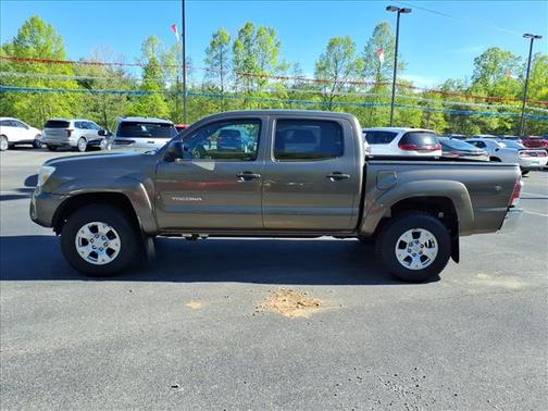 Brown 2013 Toyota Tacoma