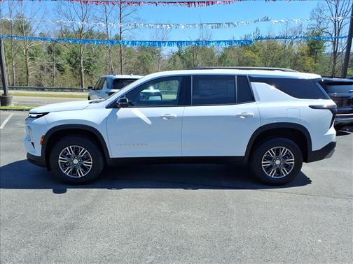 Summit White 2026 Chevrolet Traverse LT