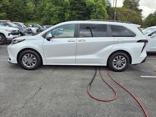 2023 Toyota Sienna XLE