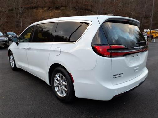 2024 Chrysler Pacifica Touring-L