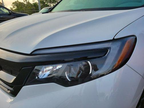 Platinum White Pearl 2022 Honda Pilot AWD Sport