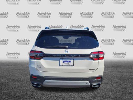 2025 Honda Pilot Touring 8-Passenger