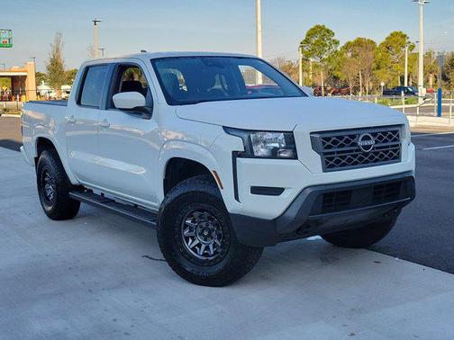 2023 Nissan Frontier SV