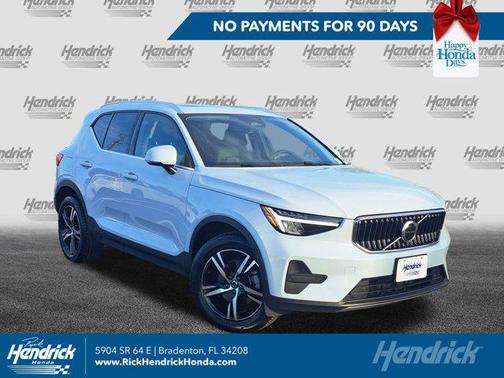 2025 Volvo XC40 B5 Core Bright Theme