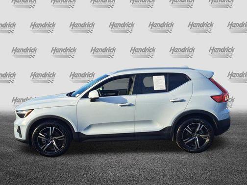 2025 Volvo XC40 B5 Core Bright Theme