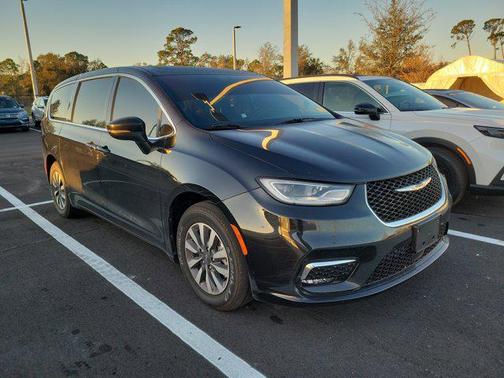2023 Chrysler Pacifica Hybrid Touring L