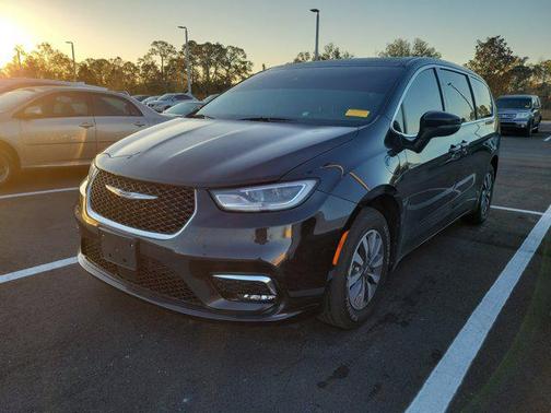 2023 Chrysler Pacifica Hybrid Touring L