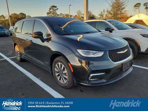 2023 Chrysler Pacifica Hybrid Touring L