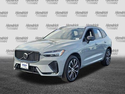 2025 Volvo XC60 B5 Plus