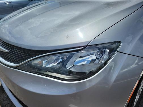 Billet Silver Metallic Clearcoat 2021 Chrysler Voyager LXI