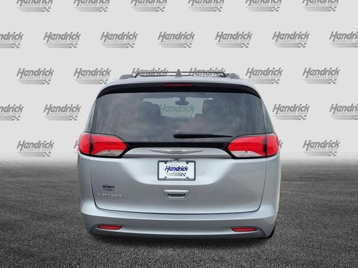 Billet Silver Metallic Clearcoat 2021 Chrysler Voyager LXI