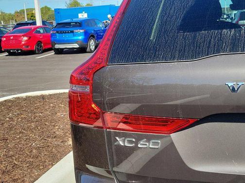 2025 Volvo XC60 B5 Plus