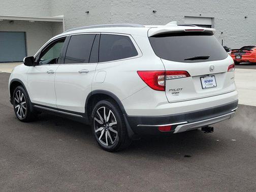 2022 Honda Pilot Touring 8-Passenger