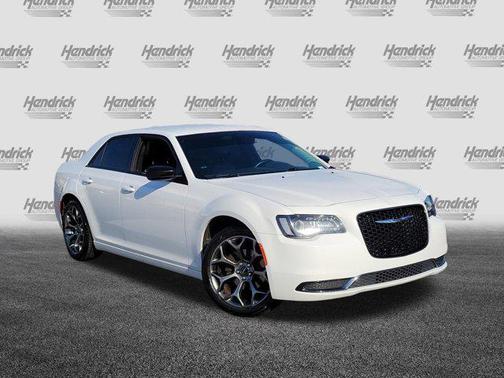 Bright White Clearcoat 2017 Chrysler 300 Limited