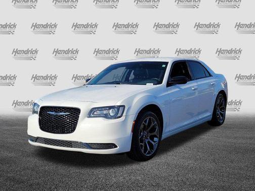 Bright White Clearcoat 2017 Chrysler 300 Limited