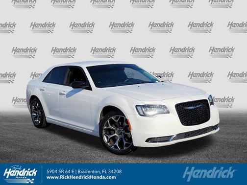 Bright White Clearcoat 2017 Chrysler 300 Limited