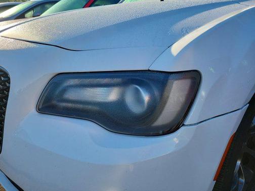 2017 Chrysler 300 Limited