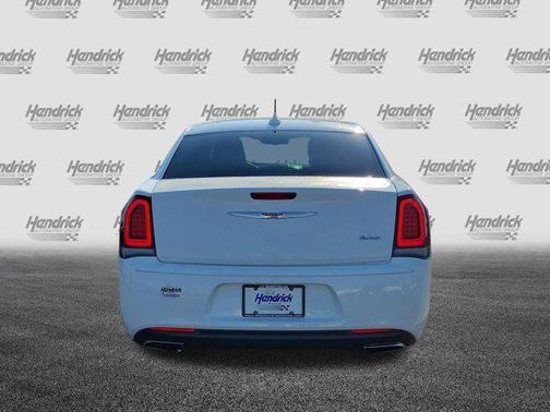 Bright White Clearcoat 2017 Chrysler 300 Limited