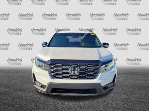 Platinum White Pearl 2023 Honda Passport AWD TrailSport