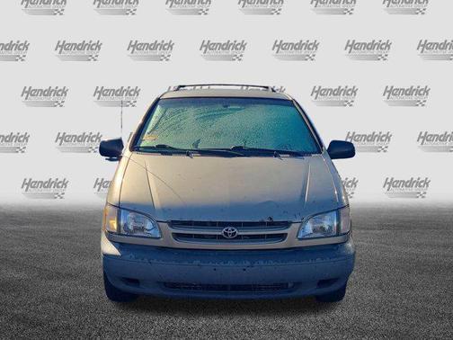 2000 Toyota Sienna LE