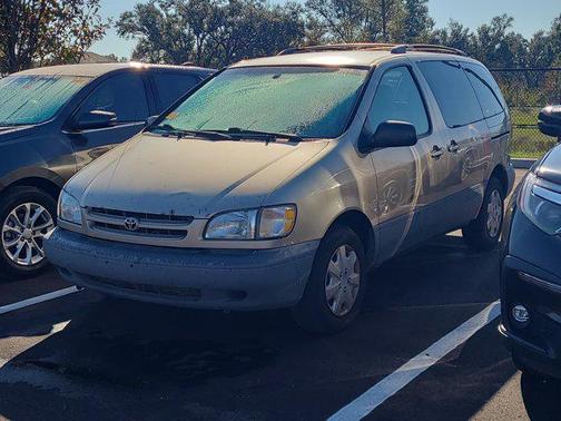 2000 Toyota Sienna LE