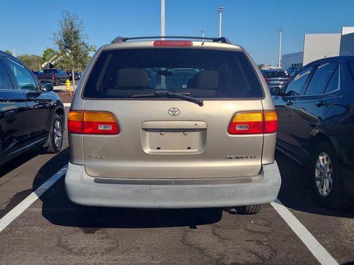 2000 Toyota Sienna LE