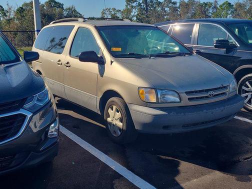 2000 Toyota Sienna LE