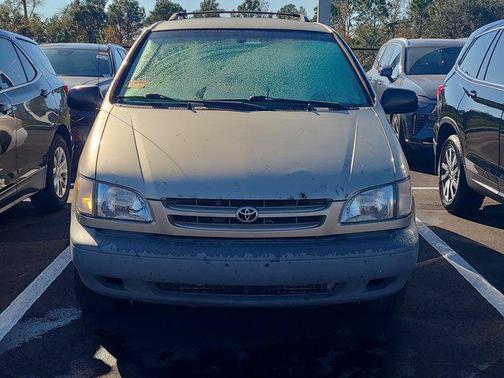 2000 Toyota Sienna LE