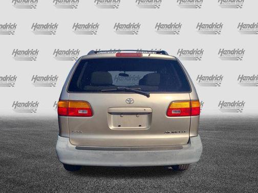 2000 Toyota Sienna LE