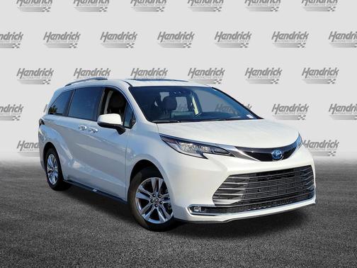Wind Chill Pearl 2022 Toyota Sienna Limited