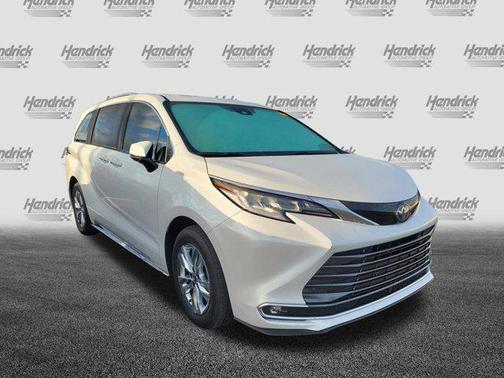 Wind Chill Pearl 2022 Toyota Sienna Limited