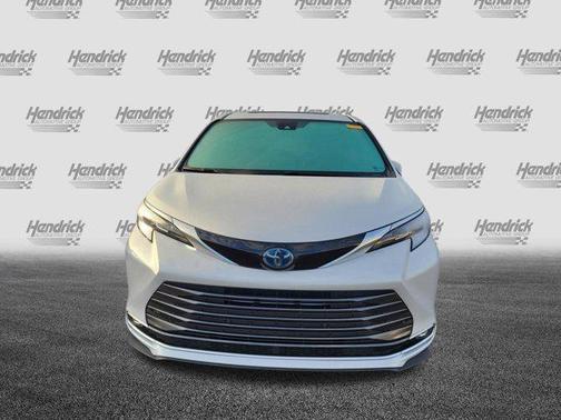 Wind Chill Pearl 2022 Toyota Sienna Limited