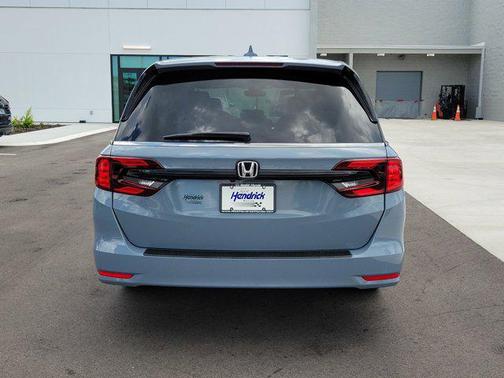 Sonic Gray Pearl 2024 Honda Odyssey Sport