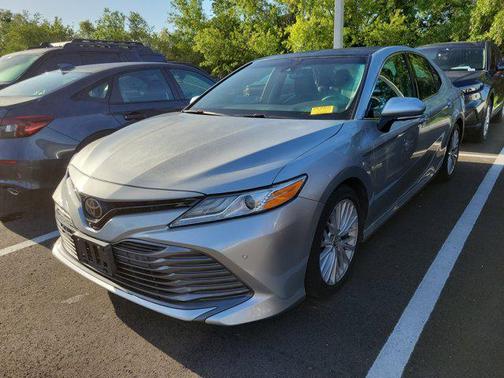 Celestial Silver Metallic 2018 Toyota Camry XLE