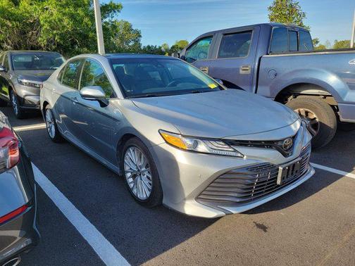 Celestial Silver Metallic 2018 Toyota Camry XLE