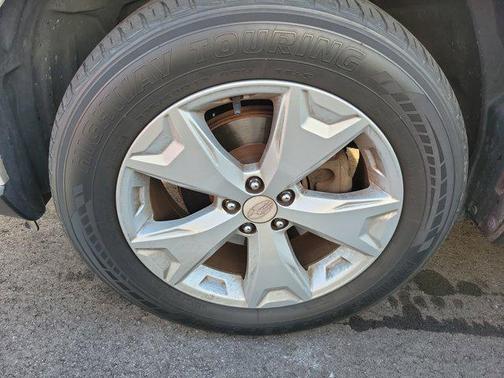 Crystal White Pearl 2016 Subaru Forester 2.5i Limited