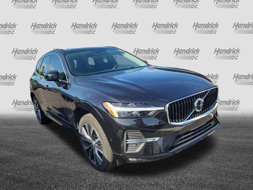 Onyx Black Metallic 2022 Volvo XC60 B5 Momentum