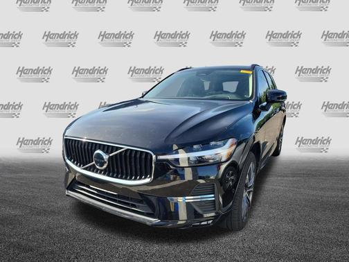 Onyx Black Metallic 2022 Volvo XC60 B5 Momentum