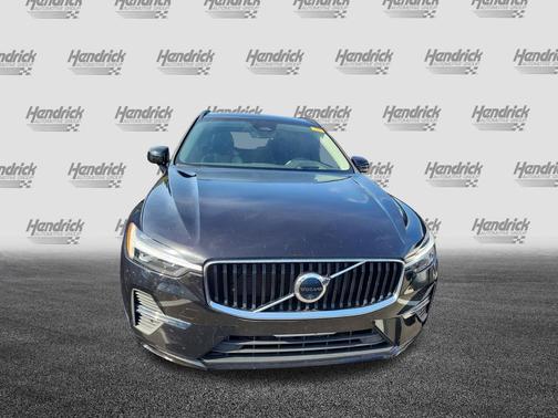 Onyx Black Metallic 2022 Volvo XC60 B5 Momentum