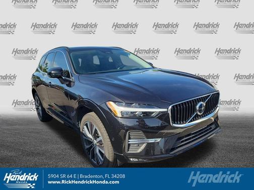 Onyx Black Metallic 2022 Volvo XC60 B5 Momentum