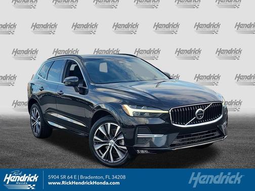 Onyx Black Metallic 2022 Volvo XC60 B5 Momentum