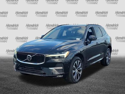 Onyx Black Metallic 2022 Volvo XC60 B5 Momentum