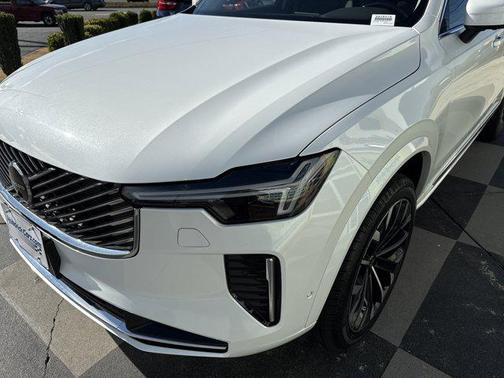 2025 Volvo XC90 B6 Plus 7-Seater