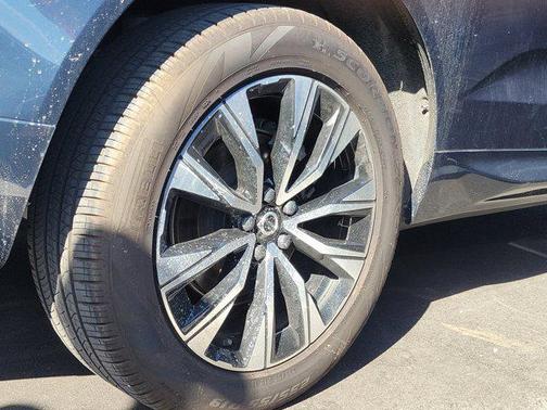 2025 Volvo XC60 B5 Plus