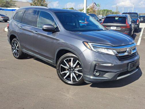 2022 Honda Pilot Touring 8-Passenger