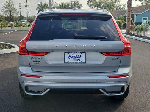 2025 Volvo XC60 B5 Plus