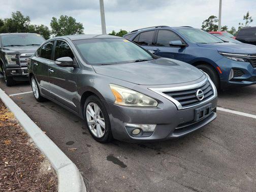 Gun Metallic 2014 Nissan Altima 2.5 SV