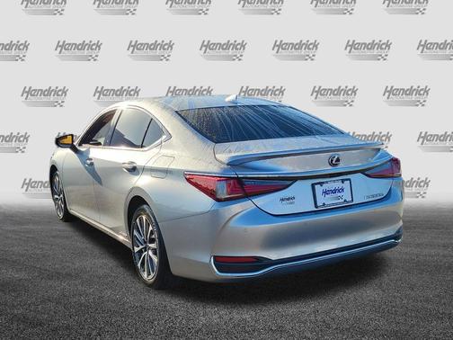 Iridium 2022 Lexus ES 300h Base