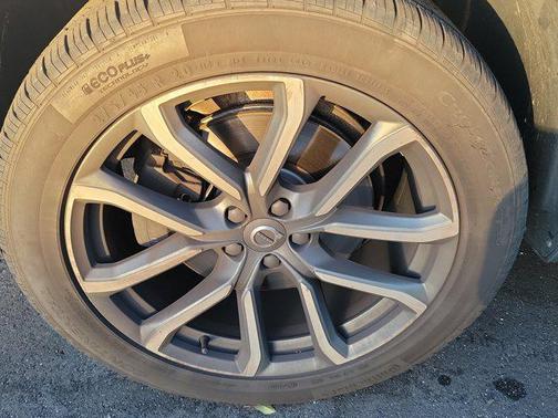 2017 Volvo XC90 T6 Momentum